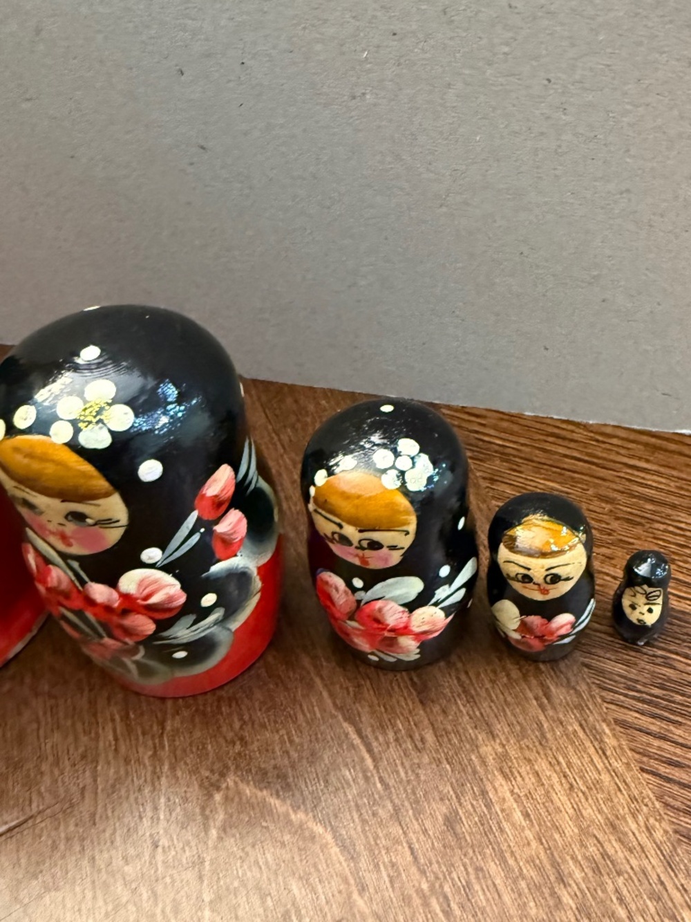 wooden Russian nesting dolls - Picture 3 of 4